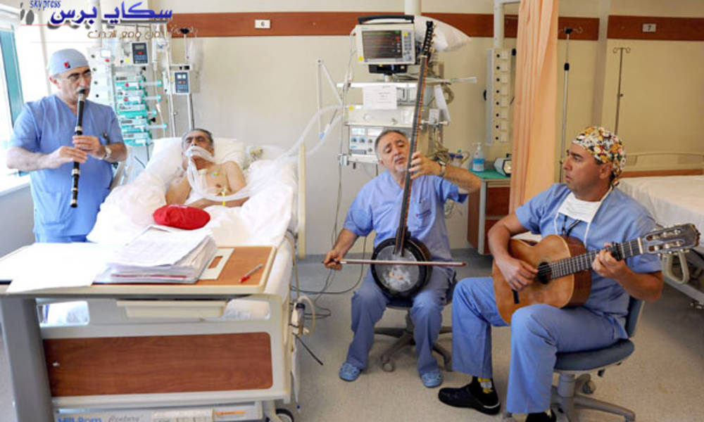 باحثون يثبتون ان الموسيقى ضروية في غرفة العمليات