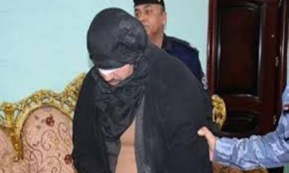 اعتقال ما يسمى بنائب رئيس شرطة داعش متنكرا بزي النساء في الفلوجة