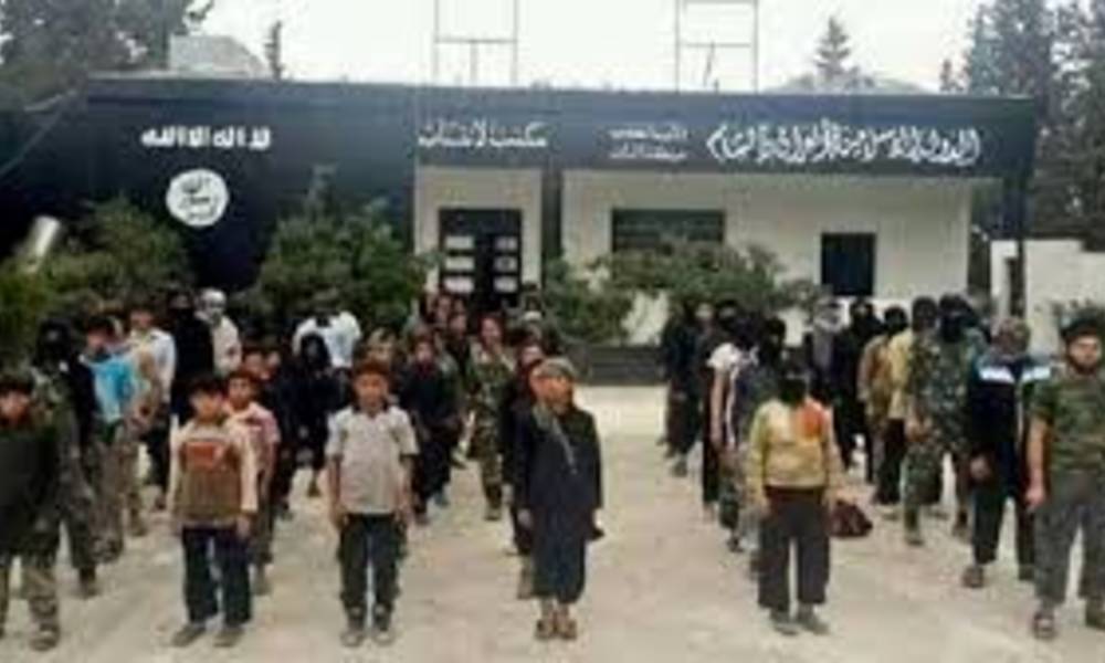 داعش يعدم 15 طفلا من اتباعه بعد فرارهم من جبهات القتال في الموصل