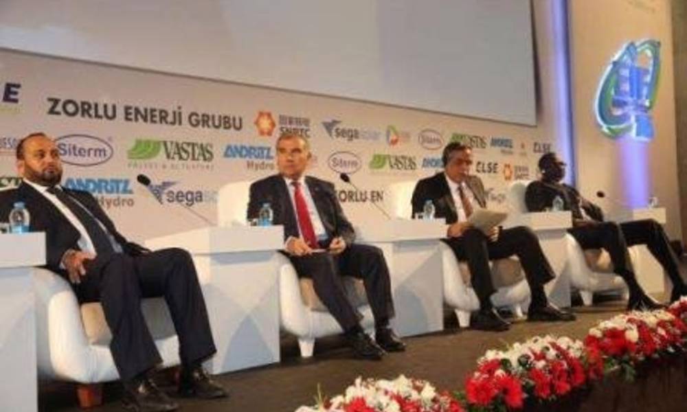 وزير الكهرباء يدعو شركات العالم للاستثمار في مجال الطاقة النظيفة بالعراق
