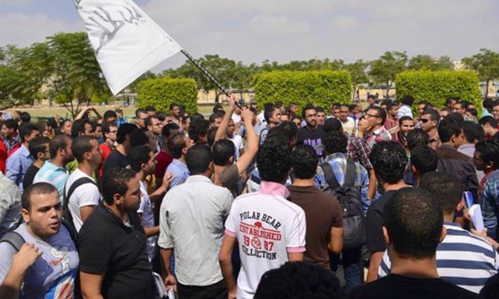 طلبة جامعة الإمام الكاظم ينظمون تظاهرة احتجاجية للمطالبة برحيل العميد