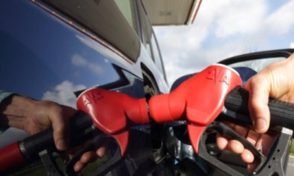 خبراء: النفط سيصل 10 دولارات للبرميل والبنزين سيصبح أرخص من الماء