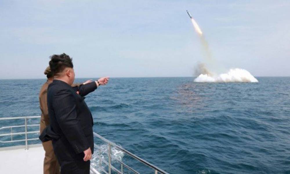 كوريا الشمالية تطلق صاروخاً باليستياً نحو البحر