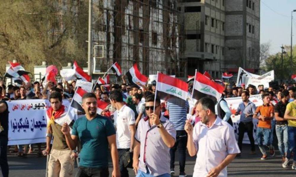 الصدر يطالب باستمرار الاحتجاجات ويحذر من تحولها إلى "وجه آخر"