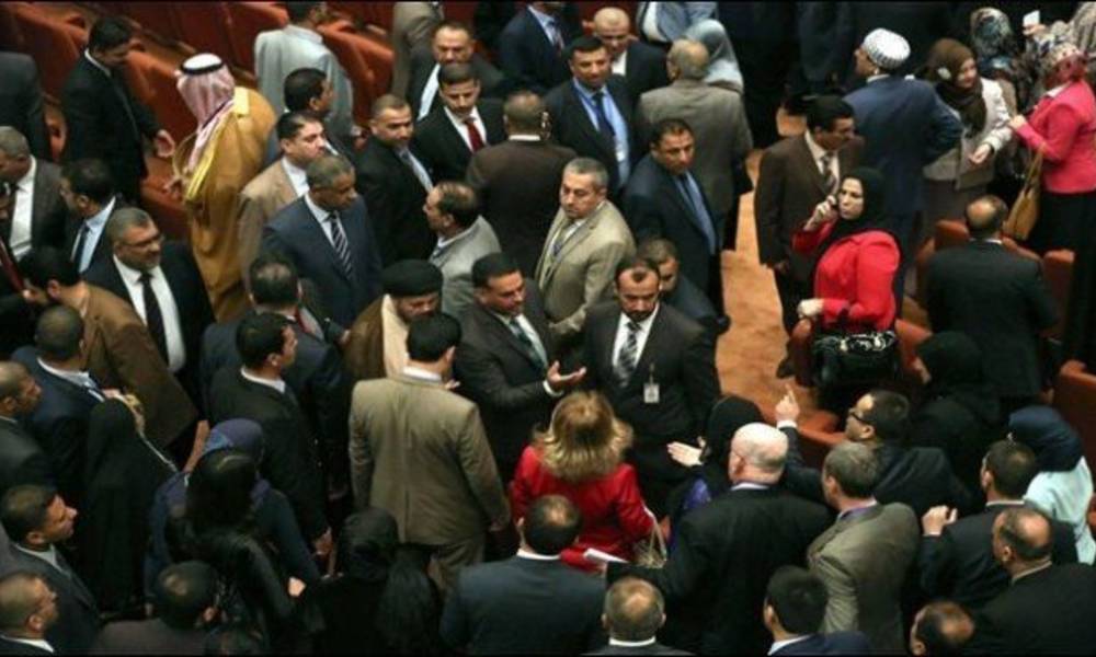 مشادة كلامية بين كتلتي المالكي والصدر بسبب الانسحاب من الاعتصام البرلماني