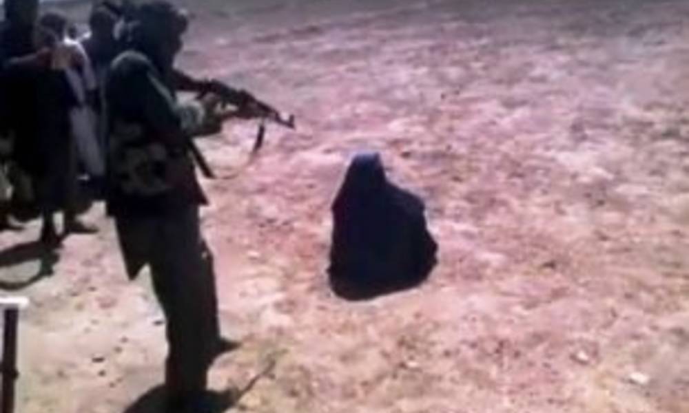 في تكريت: داعش يعدم "اما" امام اطفالها الاربعة