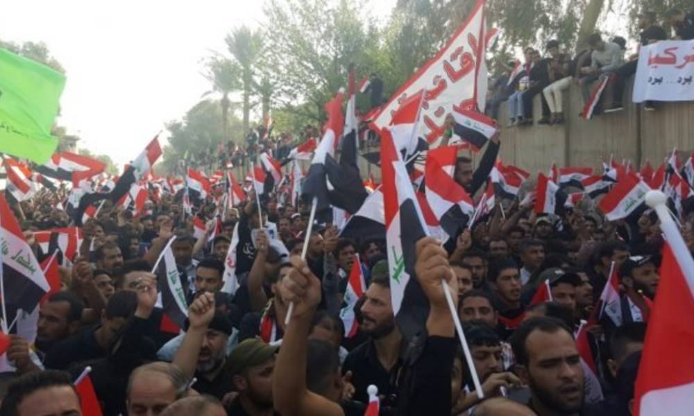 المئات يتظاهرون امام مبنى السفارة التركية ببغداد احتجاجاً على التواجد التركي