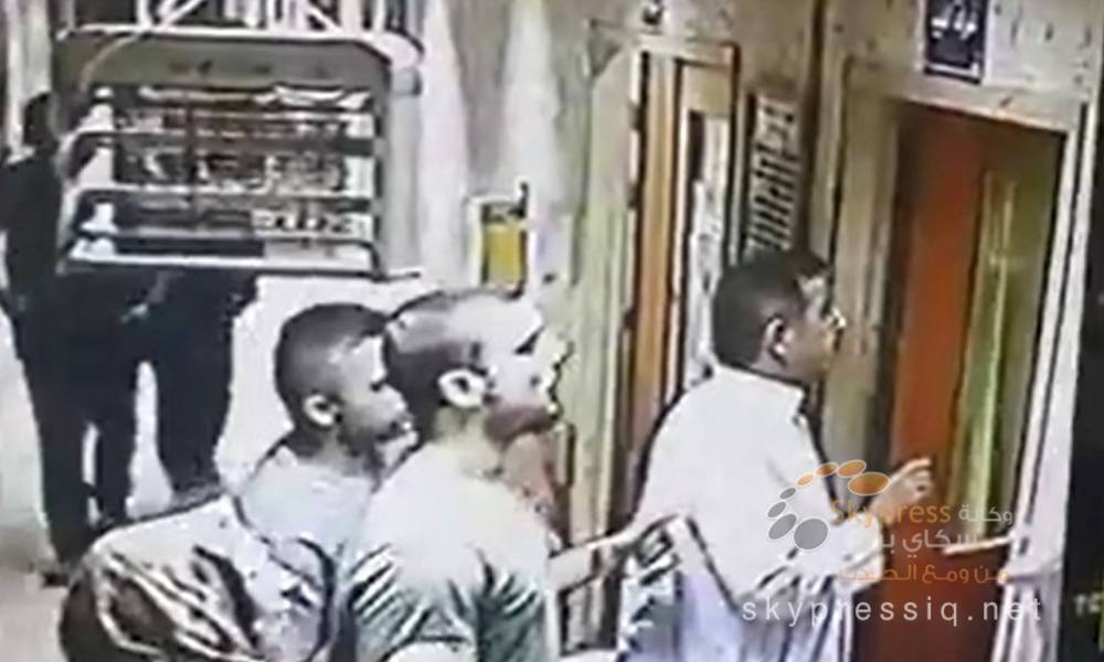 مرافقو احد المرضى ينهالون بالضرب على ممرض دون تدخل الشرطة في مدينة الصدر