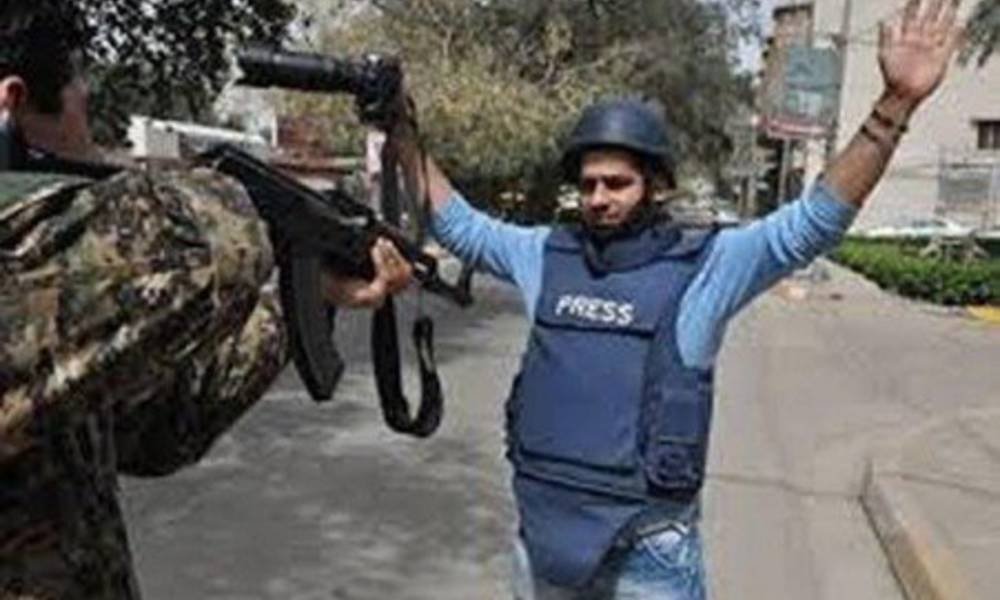 استمرار الحرب ضد الصحفيين استهداف مراسل سكاي برس علي رشيد