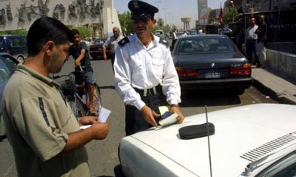 القبض على ضابط و ثمانية معقبين بجرائم تزوير في دوائر مرور ببغداد