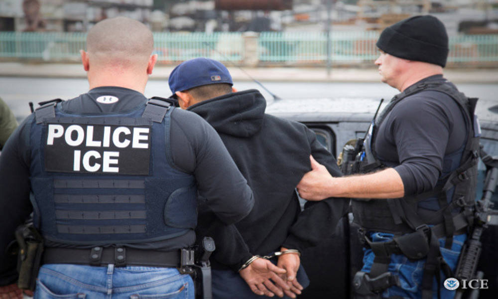 حملة اعتقالات تطال مئات المهاجرين في امريكا