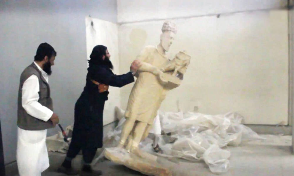 الـcnn  الامريكية تؤكد ان داعش قام بتهريب القطع الاثرية بالموصل والتي دمرها مزيفة