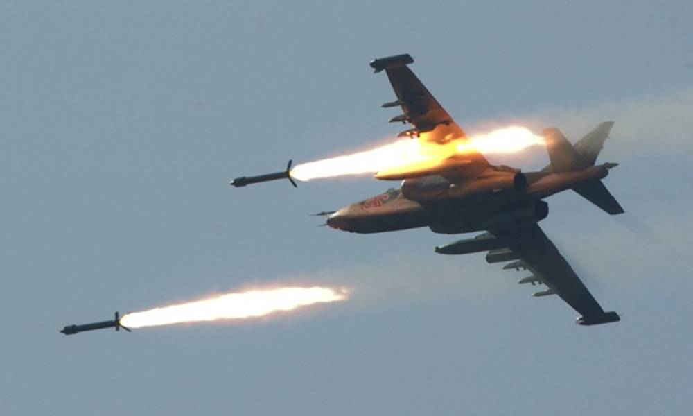 طيران الجيش يقتل 50 داعشيا ويدمر دبابة مفخخة قرب الحدود العراقية السورية