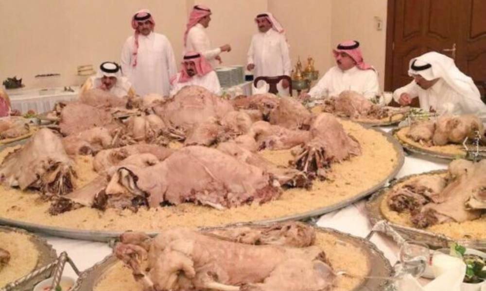 وليمة سعودية تثير الغضب على تويتر