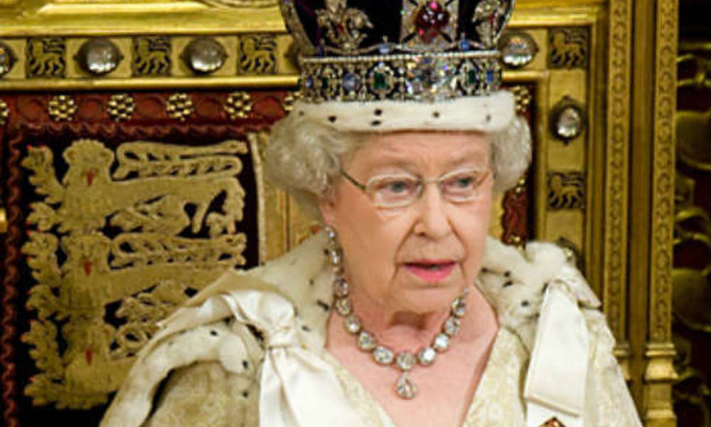 ملكة بريطانيا تدعو لاجتماع عاجل للعائلة المالكة