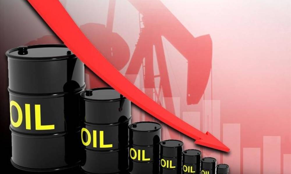 النفط يهبط بفعل الدولار والخام الأميركي
