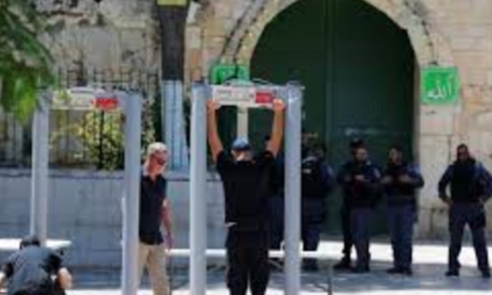 اسرائيل: لن نرفع البوابات الالكترونية من الاقصى