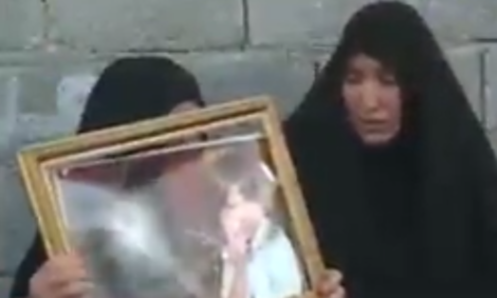 بالفيديو .. ام عراقية تتفق مع أولادها على قتل "ابنها الصغير" وكبير العشيرة ينفي