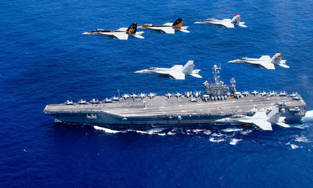 البحرية الامريكية تحذر من مناورات الطيران الإيراني في الخليج والحرس الثوري يرد.