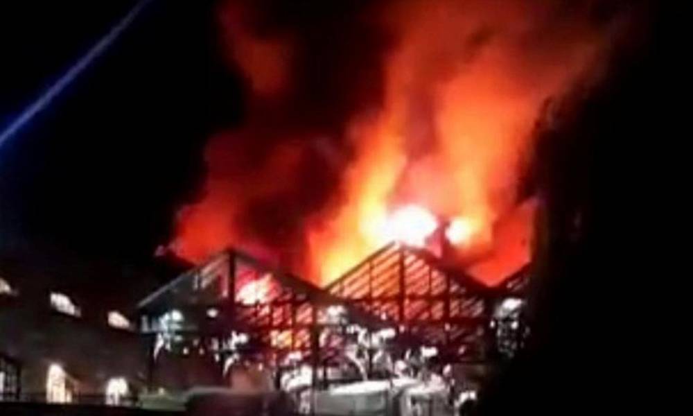 اندلاع حريق ضخم في متجر شرق لندن