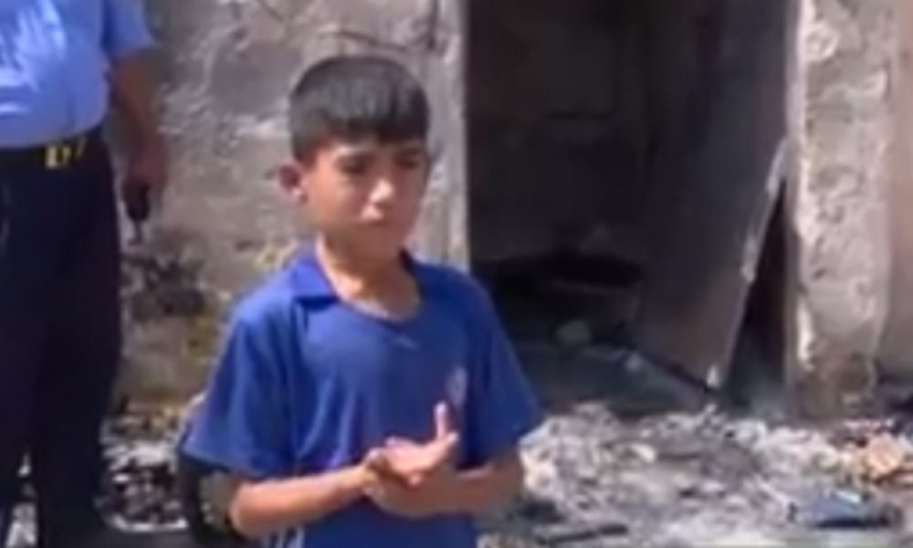 بالفيديو.. طفل عراقي يروي تفاصيل قيام والده بحرق عائلته