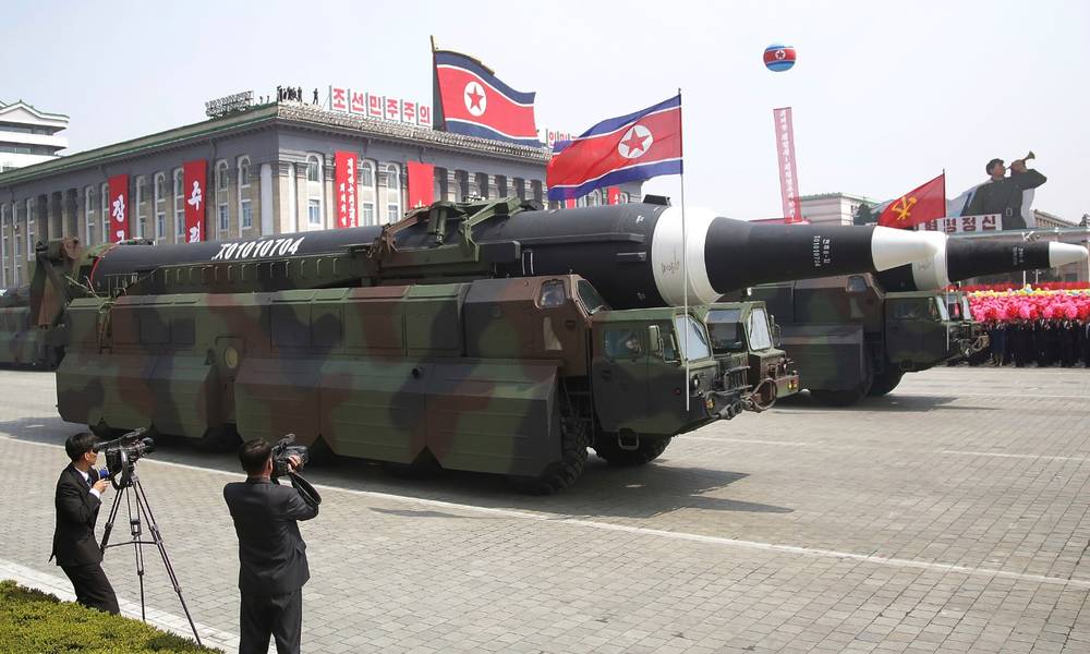 كوريا الشمالية تتحدى تهديدات امريكا وتطلق ثلاثة صواريخ  