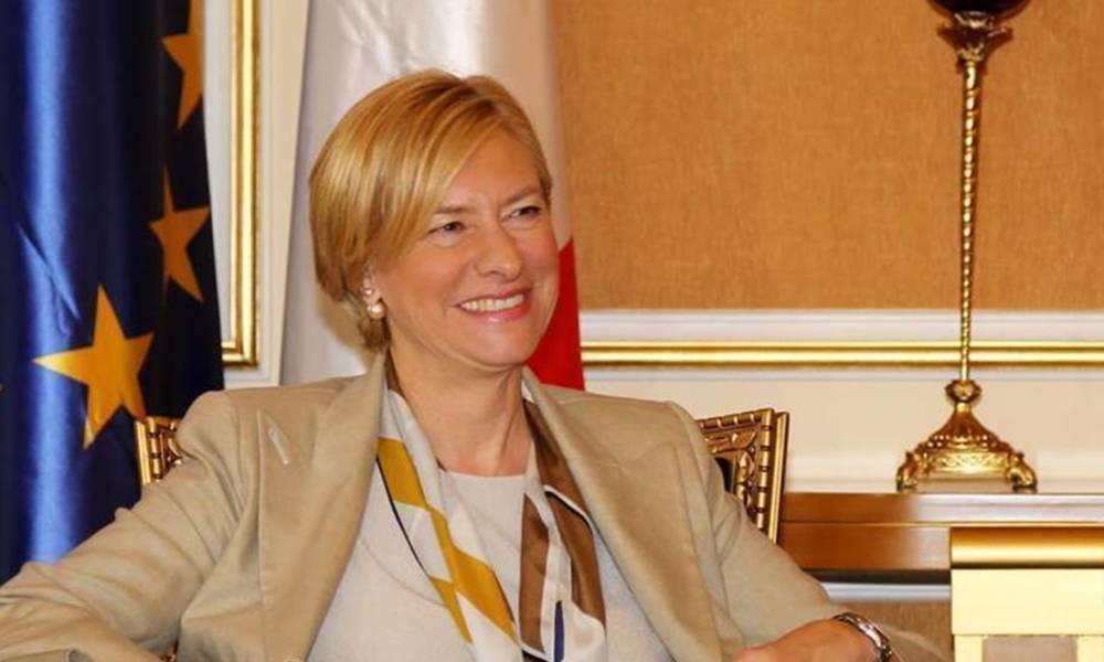 وزيرة الدفاع الإيطالية تزور قطر والكويت
