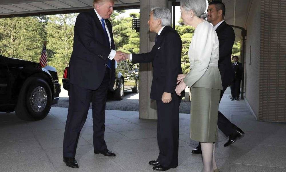 خلافاً لأوباما .. ترامب ينجح باختبار المراسم في اليابان