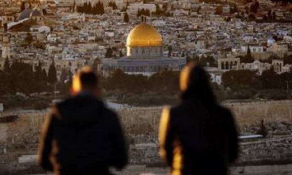 أمير الكويت يدعو لتحرك دولي تجاه قضية القدس
