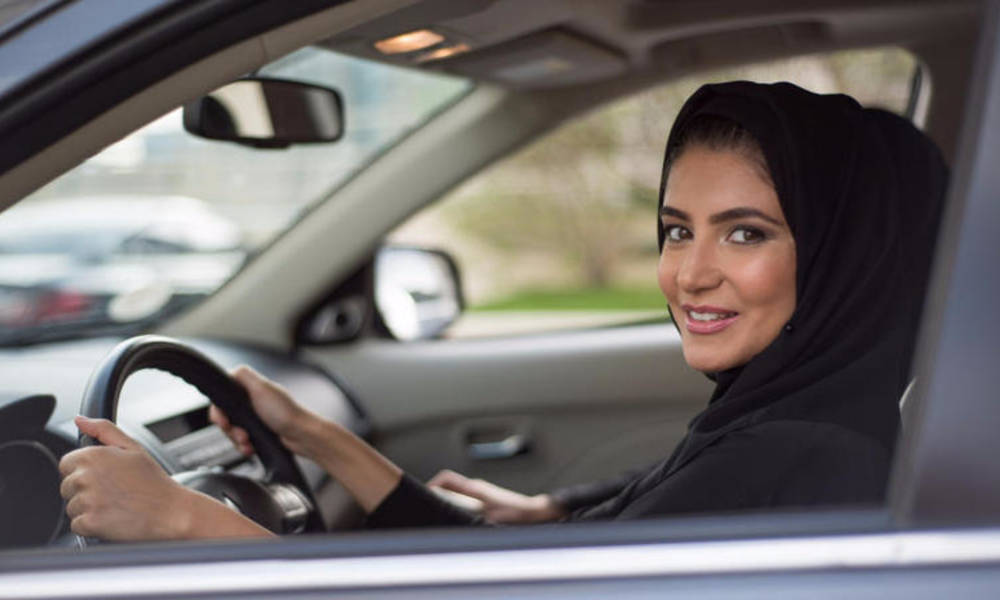 المرور السعودية تسمح للنساء بقيادة الشاحنات والدراجات النارية