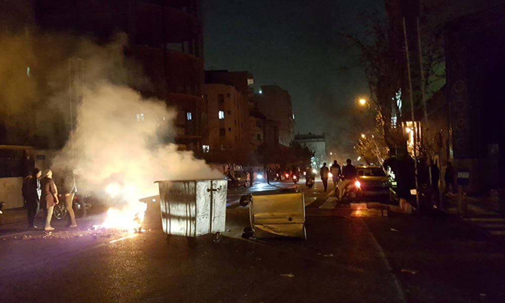  مسؤول إيراني يؤكد مقتل متظاهرين اثنين على يد عملاء أجانب