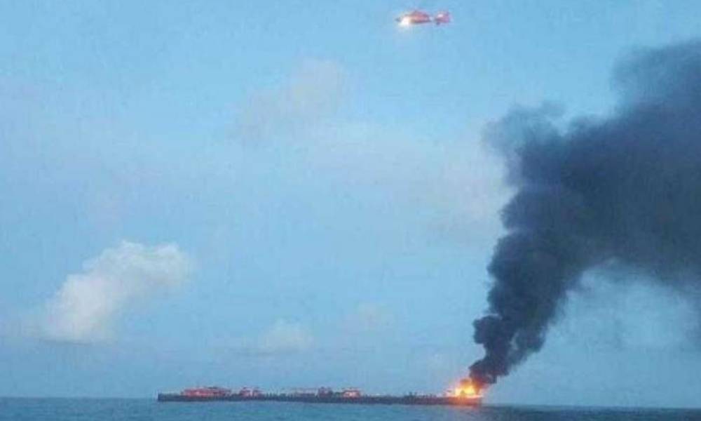 فقدان 32 شخصا إثر تصادم ناقلة نفط إيرانية مع سفينة صينية