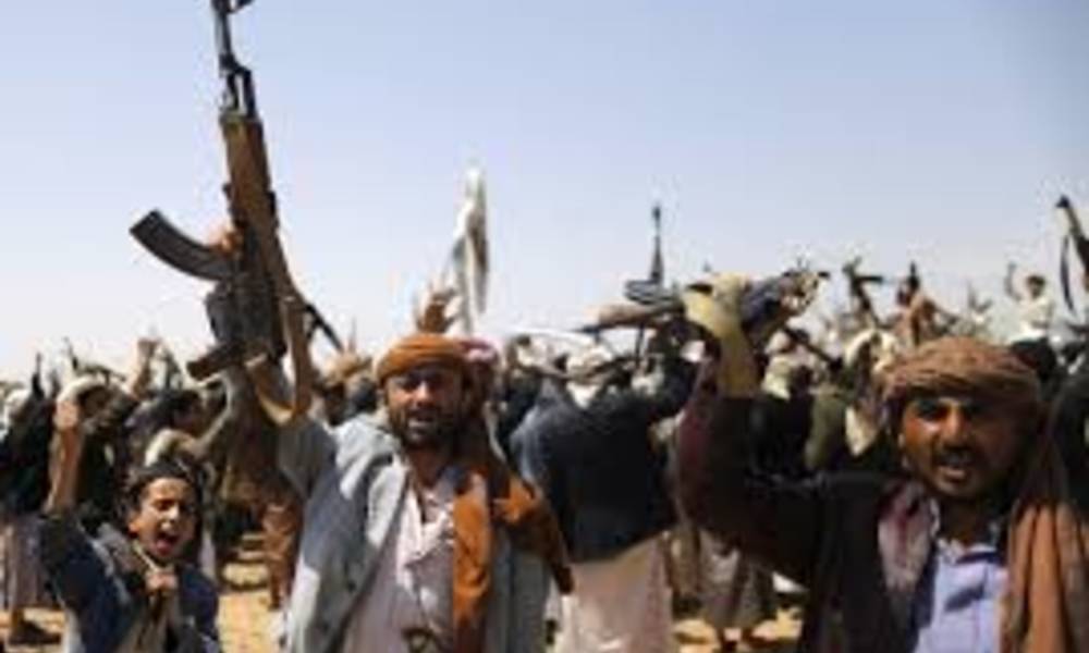  الحوثيون يجندون المتقاعدين لسد العجز في الجبهات
