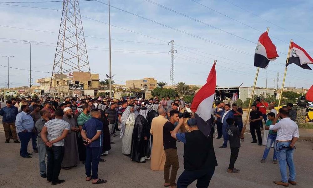 متظاهرون يقطعون طريق بغداد-الكوت لأجل الخدمات!