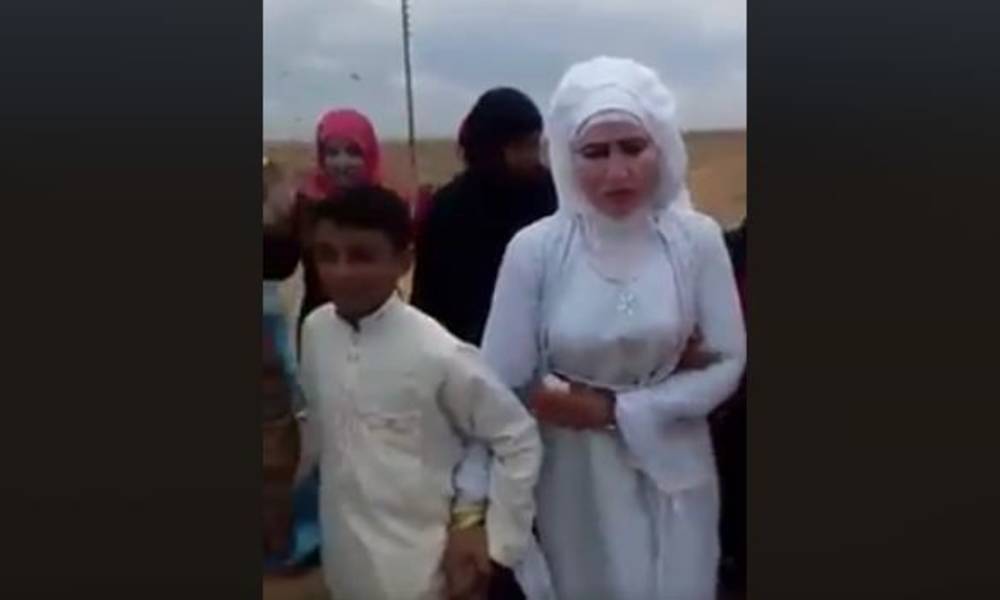 بالفيديو.. القانون "العشائري" في العراق "يجبر" فتاة بالزواج من صبي "يبلغ 12 عام" فقط !