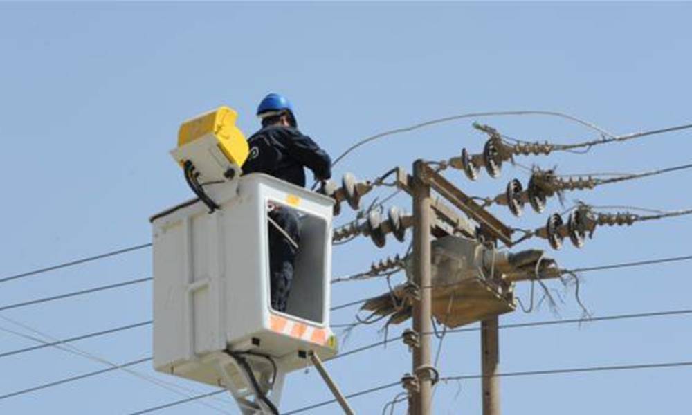 مواطن "عراقي" يتعهد بــ"القضاء" على مشكلة الكهرباء خلال 6 اشهر.. وبدون مقابل