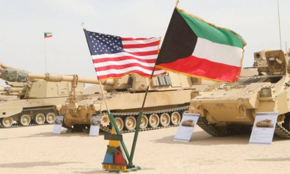 بالفيديو و الصور .. امريكا تتخلص من "اسلحتها" في صحراء "الكويت" وسط جدل واسع واستغراب !