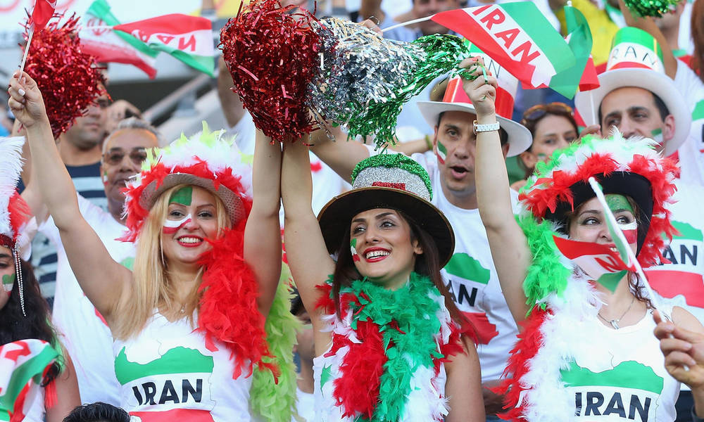 بالفيديو .. مشجعات "ايرانيات" يحتفلن على الطريقة "الروسية"
