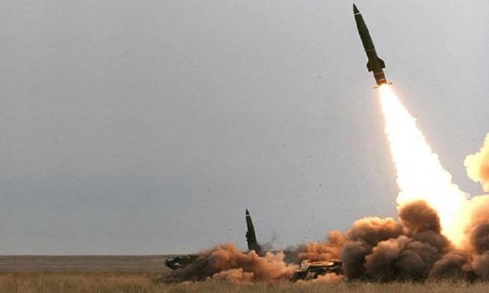 صاروخ باليستي يمني يدمر مخازن السلاح السعودي في الساحل الغربي