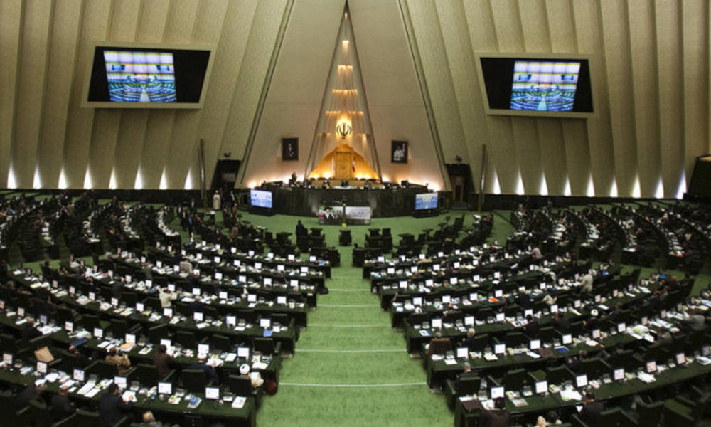 البرلمان الإيراني يسحب الثقة من وزير العمل والرفاه الإجتماعي.. لهذا السبب
