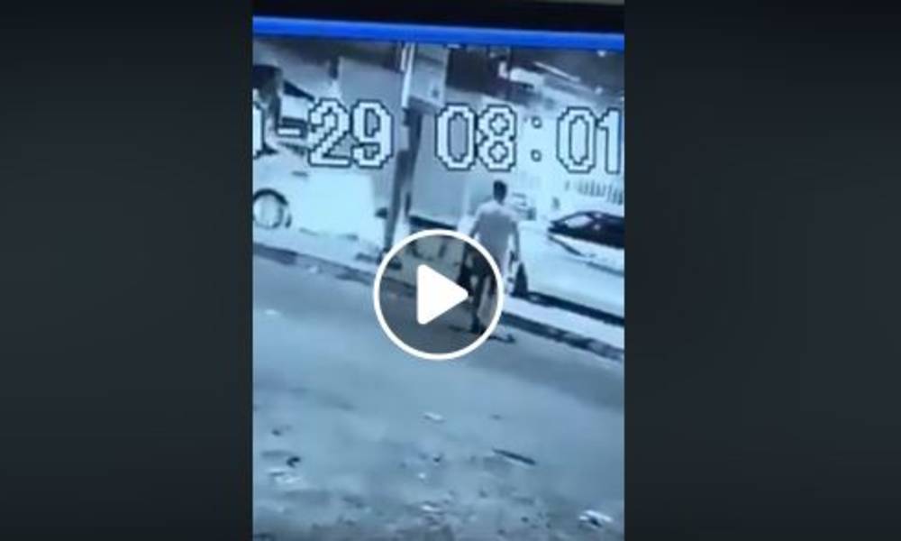 بالفيديو .. لحظة "اغتيال" معاون طبي امام المستشفى التعليمي في "البصرة"