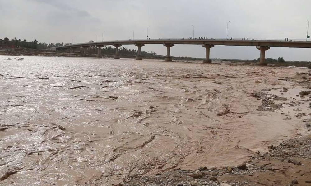 بالفيديو .. سيول هائلة بــ نهر الگلال في  محافظة واسط