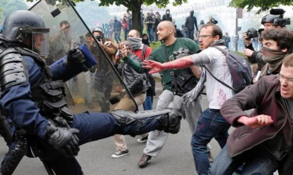 بالفيديو.. غاز ورصاص .. الفوضى تعم "باريس" والمحتجون يقتحمون الشانزليزيه
