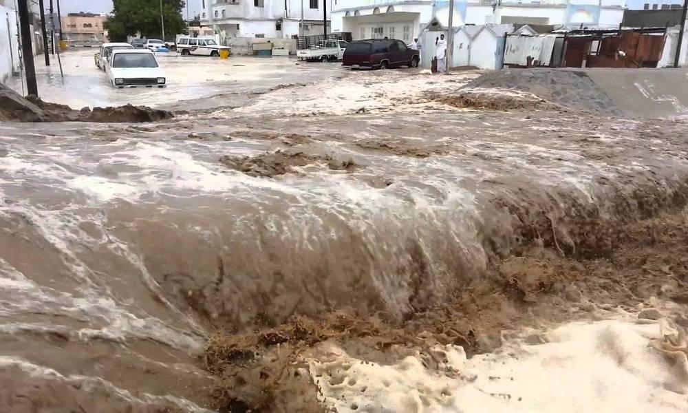 انهيار الجسر الحجري في الموصل نتيجة ارتفاع مناسيب المياه بسبب الامطار