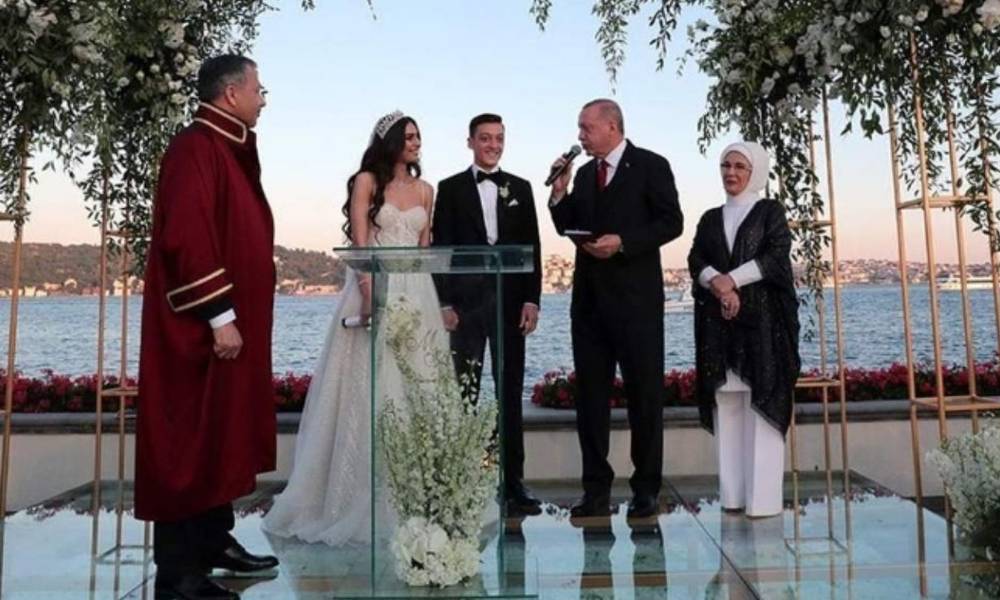أوزيل يتزوج من عراقية وأردوغان شاهد على الزواج