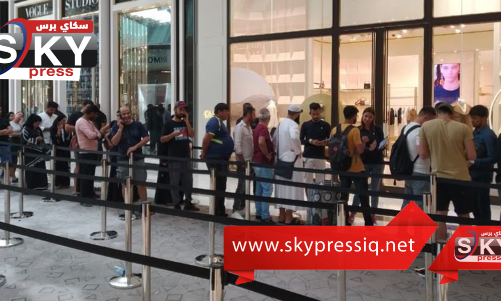 بالصور - إقبال كبير وطوابير أمام متجر "أبل" في دبي لشراء "آيفون 11"!