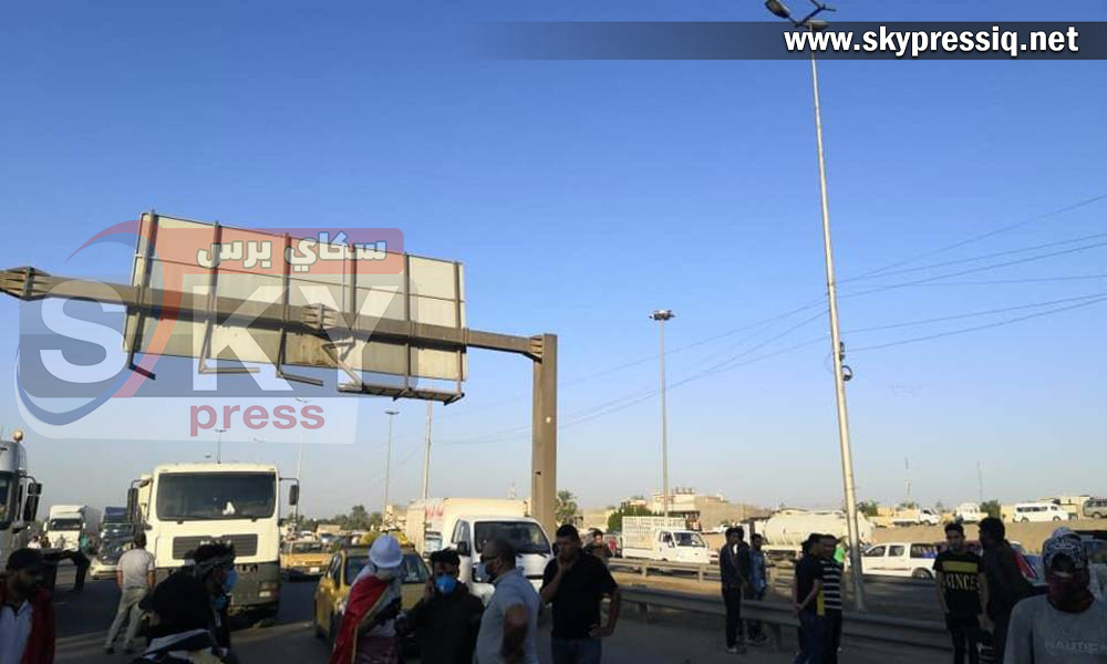 بالصور : تظاهرات في منطقة الغزالية تؤدي الى قطع السريع