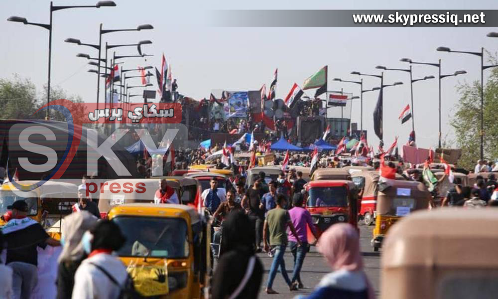 الحكومة تحذر والمحتجين يستمرون .. في ظل معركة الجسور بــ "بغداد" ..