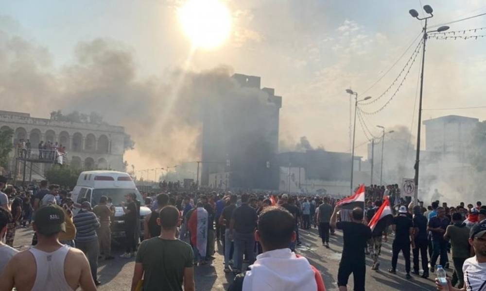 اندلاع النيران بمحال تجارية في ساحة الخلاني ببغداد