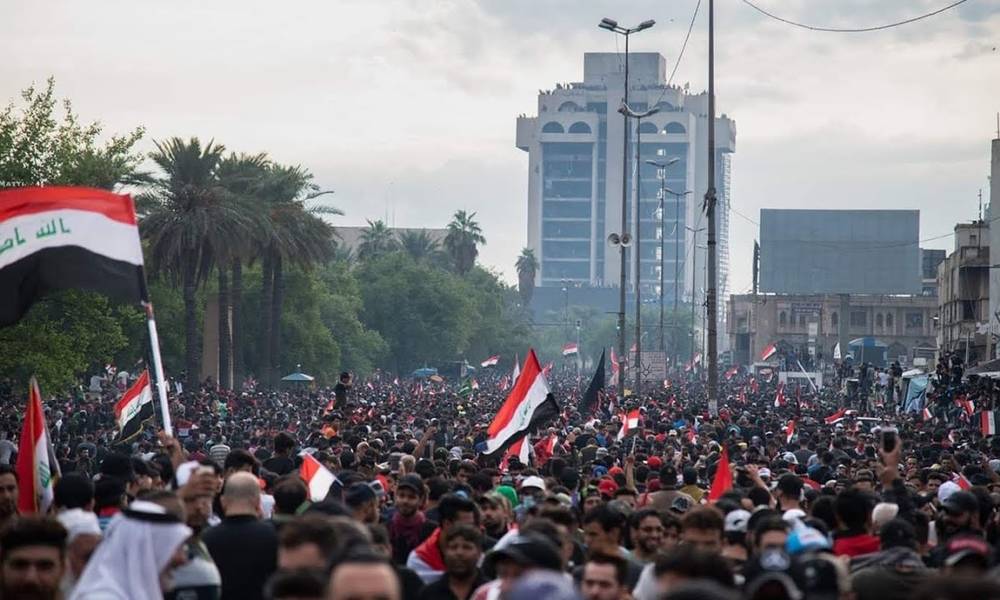 بالصــورة .. نشــوب حــريق في الطــابق الأخيــر مــن المطعــم التــركي وســط بغــداد